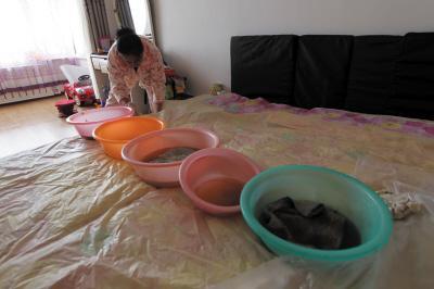 榆社楼上漏水，住户失联，小区没物管，业主维权难！律师来支招……